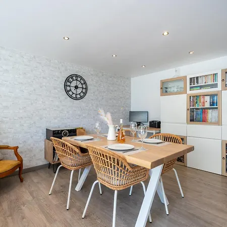 아파트 Superb 2 Bedroom In