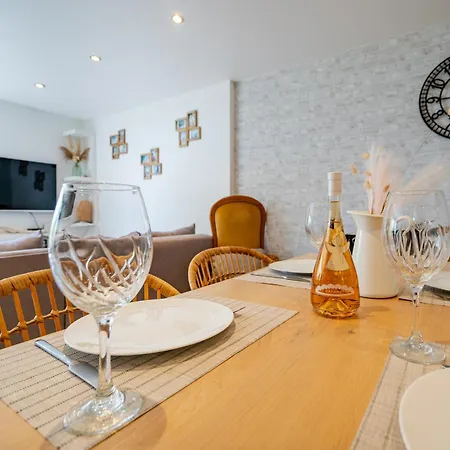 아파트 Superb 2 Bedroom In *