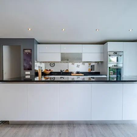 아파트 Superb 2 Bedroom In *